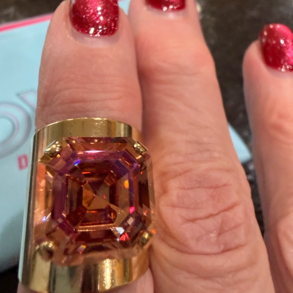 Stunning Gold Ring with Pink Gemstone - Picture 2 of 6